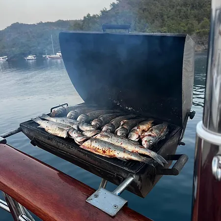 Sadiye Hanim Πλωτό κατάλυμα Μαρμαρίς